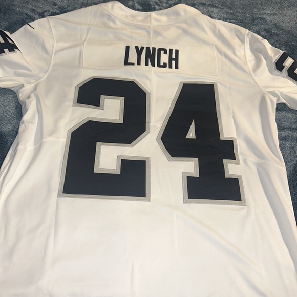 Marshawn Lynch Las Vegas Raiders men’s jersey - Picture 4 of 7